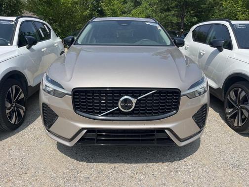 2025 Volvo XC60 B5 Plus