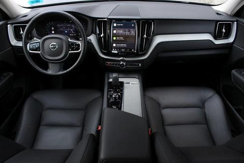 2025 Volvo XC60 B5 Plus