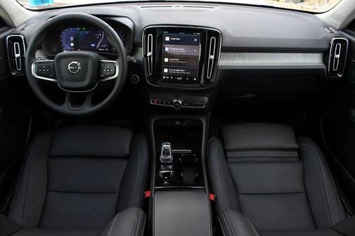 2025 Volvo XC40 B5 Plus Dark Theme