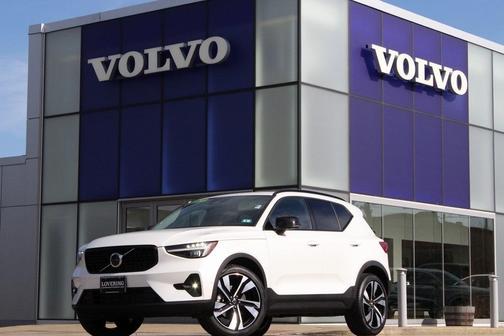 2025 Volvo XC40 B5 Plus Dark Theme