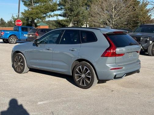 2023 Volvo XC60 B5 Plus Dark Theme