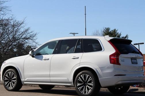 2022 Volvo XC90 T5 Momentum 7 Passenger