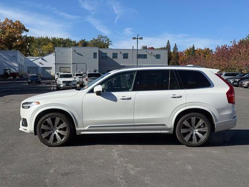 Crystal White Metallic 2025 Volvo XC90 B6 Plus 7-Seater