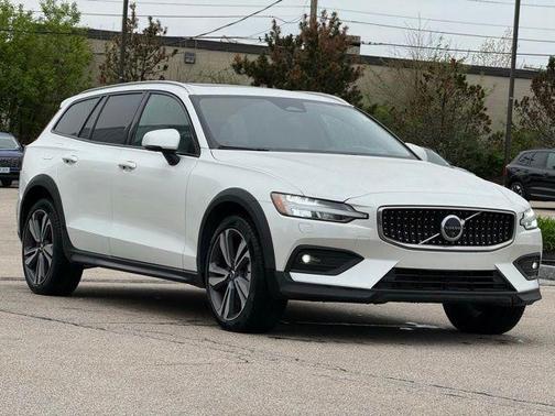 Crystal White Pearl 2025 Volvo V60 Cross Country B5 Plus
