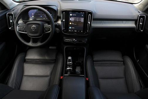 2025 Volvo XC40 B5 Plus Bright Theme