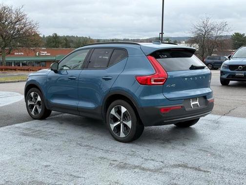 2025 Volvo XC40 B5 Plus Dark Theme
