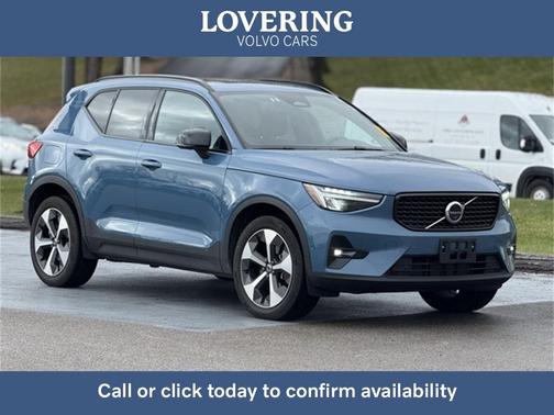 2025 Volvo XC40 B5 Plus Dark Theme