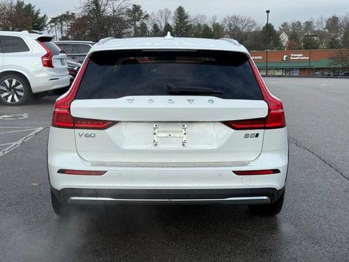2024 Volvo V60 Cross Country B5 Ultimate