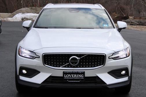 2024 Volvo V60 Cross Country B5 Ultimate