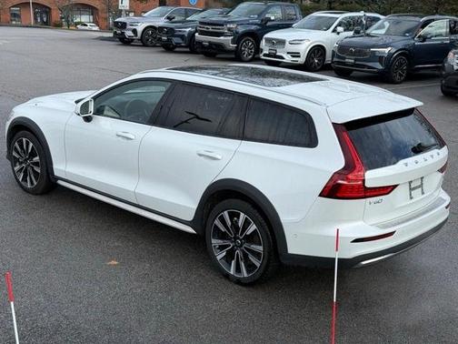 2024 Volvo V60 Cross Country B5 Ultimate
