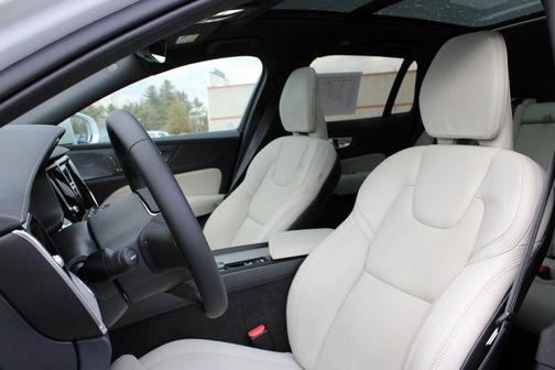 2024 Volvo V60 Cross Country B5 Ultimate