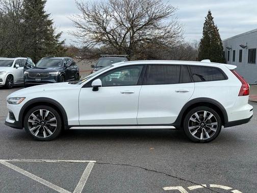 2024 Volvo V60 Cross Country B5 Ultimate