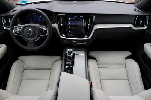 2024 Volvo V60 Cross Country B5 Ultimate