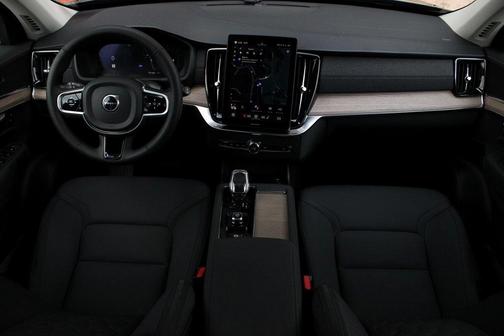 2025 Volvo XC90 B6 Plus 7-Seater