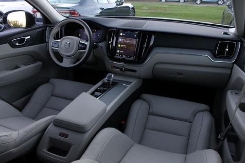 2025 Volvo XC60 Plug-In Hybrid T8 Ultra