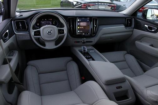 2025 Volvo XC60 Plug-In Hybrid T8 Ultra