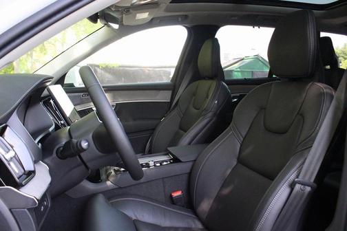 2025 Volvo XC90 Plug-In Hybrid T8 Ultra 7-Seater