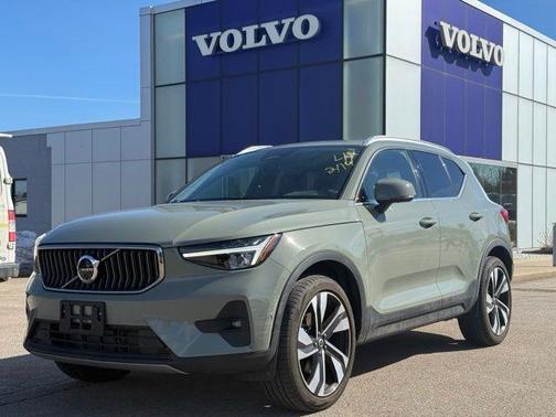 2024 Volvo XC40 B5 Plus Bright Theme