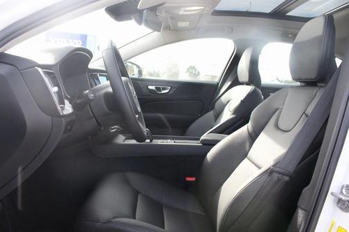2025 Volvo S60 B5 Core