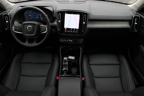 2026 Volvo XC40 B5 Ultra