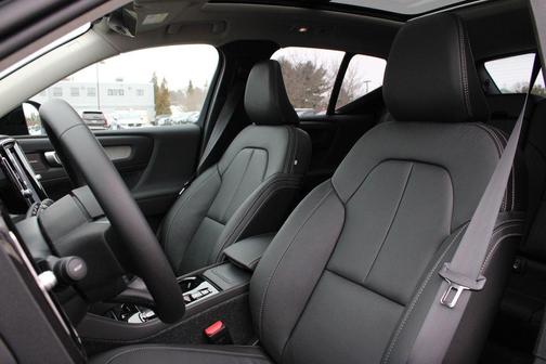 2026 Volvo XC40 B5 Ultra