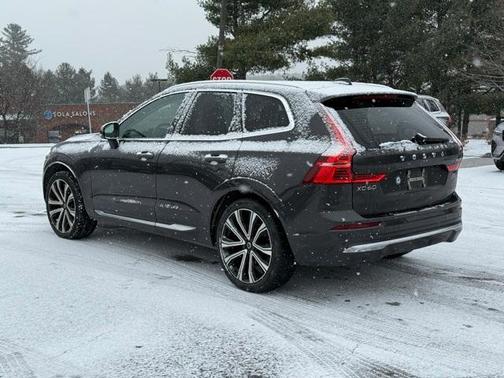 2023 Volvo XC60 B5 Ultimate Bright Theme