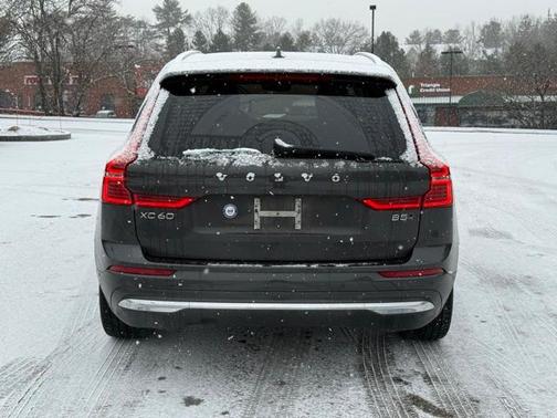 2023 Volvo XC60 B5 Ultimate Bright Theme