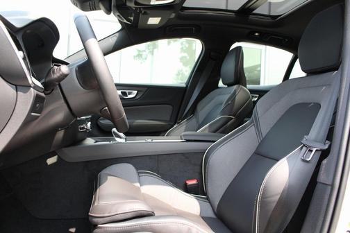 2024 Volvo S60 B5 Plus Black Edition