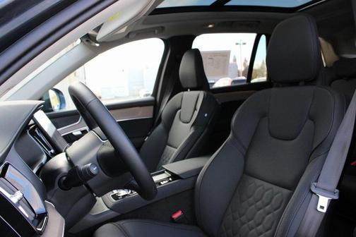 2025 Volvo XC90 B6 Plus 7-Seater