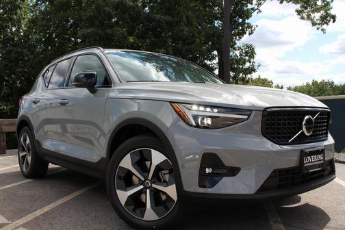 2025 Volvo XC40 B5 Plus Dark Theme