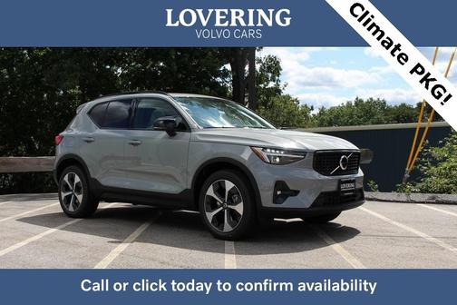 2025 Volvo XC40 B5 Plus Dark Theme