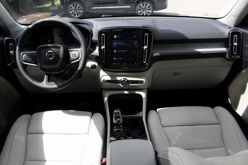 2025 Volvo XC40 B5 Plus Dark Theme