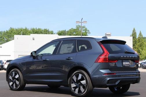 2025 Volvo XC60 Plug-In Hybrid T8 Plus