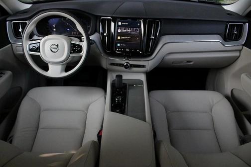 2025 Volvo XC60 Plug-In Hybrid T8 Plus