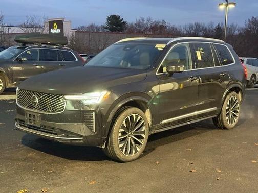 2025 Volvo XC90 B5 Plus