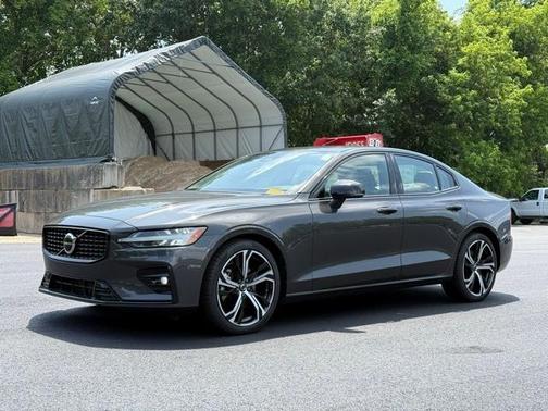 2024 Volvo S60 B5 Core Dark Theme