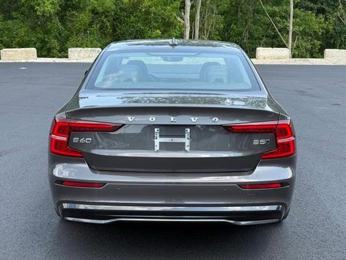 2024 Volvo S60 B5 Core Dark Theme