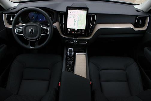 2026 Volvo XC60 B5 Plus