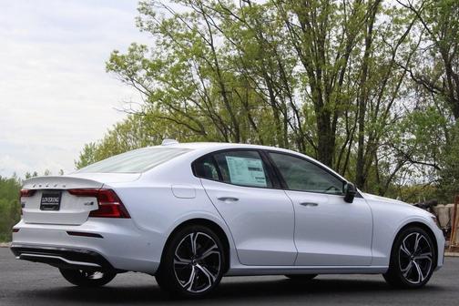 2025 Volvo S60 B5 Plus