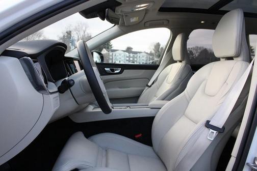 2025 Volvo XC60 Plug-In Hybrid T8 Ultra