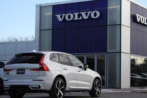 2025 Volvo XC60 Plug-In Hybrid T8 Ultra