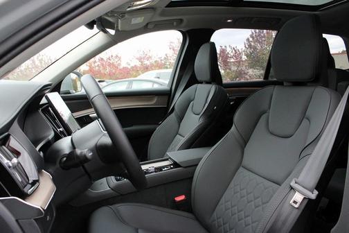 2026 Volvo XC90 B6 Plus 6-Seater