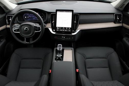 2026 Volvo XC90 B6 Plus 6-Seater