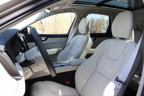 2025 Volvo XC60 Plug-In Hybrid T8 Plus