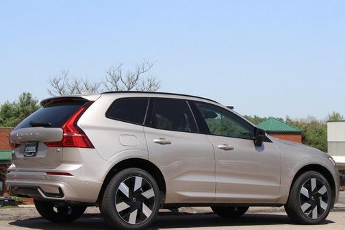 2025 Volvo XC60 Plug-In Hybrid T8 Plus