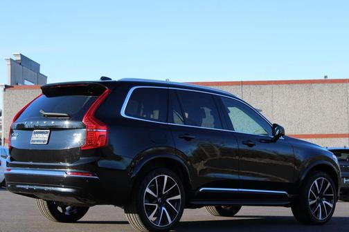 Onyx Black Metallic 2024 Volvo XC90 B6 Ultimate Bright Theme 6-Seater