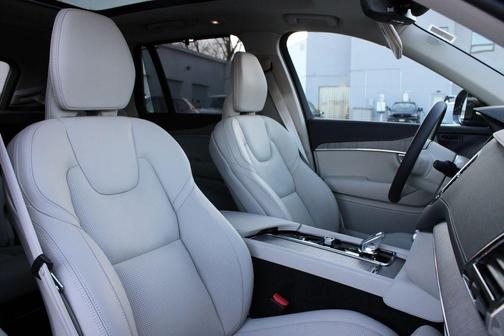 Onyx Black Metallic 2024 Volvo XC90 B6 Ultimate Bright Theme 6-Seater