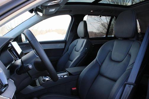 2026 Volvo XC90 B6 Ultra Dark Theme 6-Seater