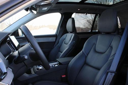 2026 Volvo XC90 B6 Ultra Dark Theme 6-Seater