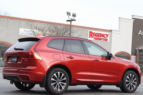 2023 Volvo XC60 B5 Plus Dark Theme